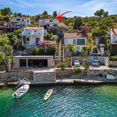 Vila Tudor Bobovisca Екстер'єр фото