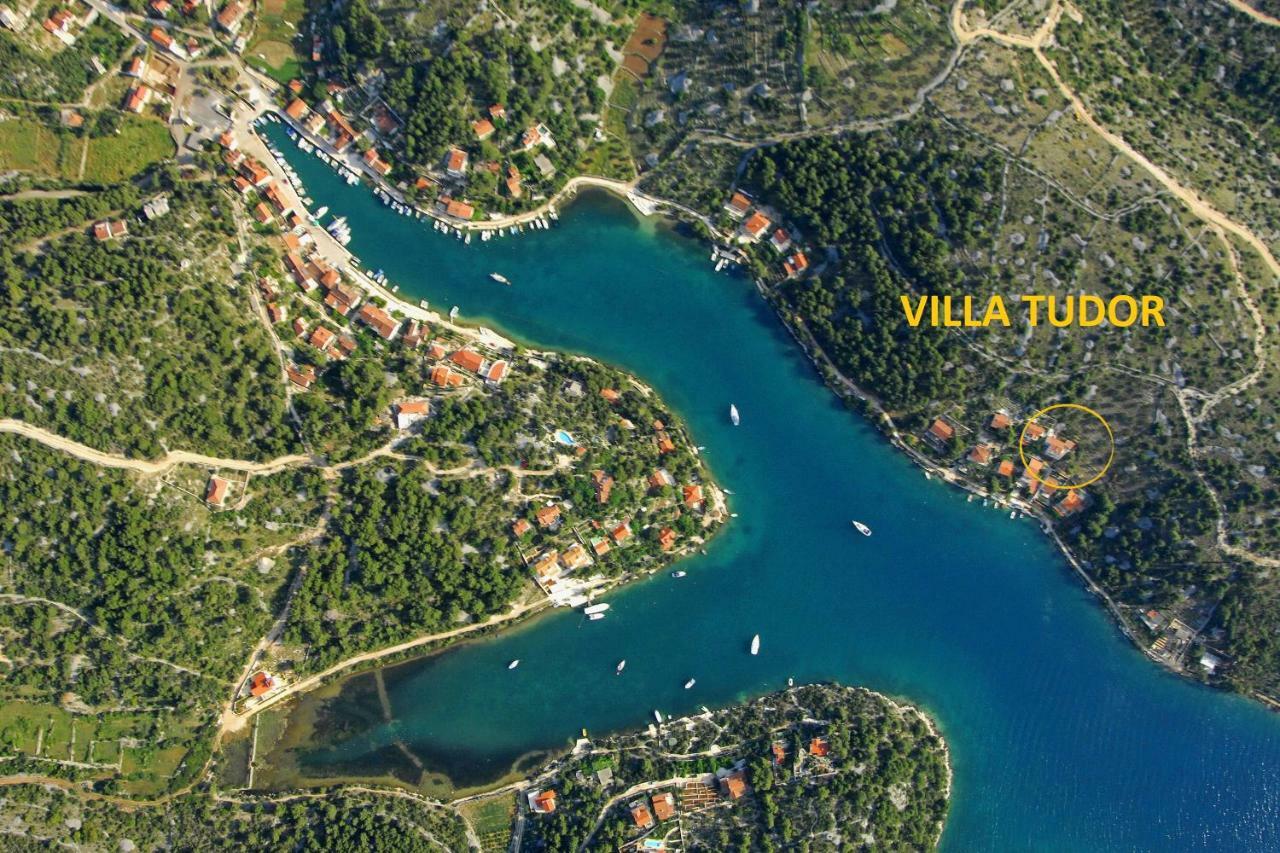 Vila Tudor Bobovisca Екстер'єр фото